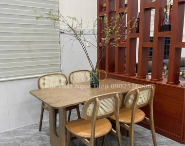 Bàn ăn gia đình nhỏ Biên Hòa – Mẫu bàn ăn gọn đẹp, phù hợp nhà phố và căn hộ