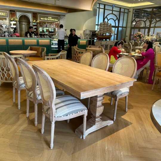 bàn ăn phong cách tân cổ điển giá tốt
